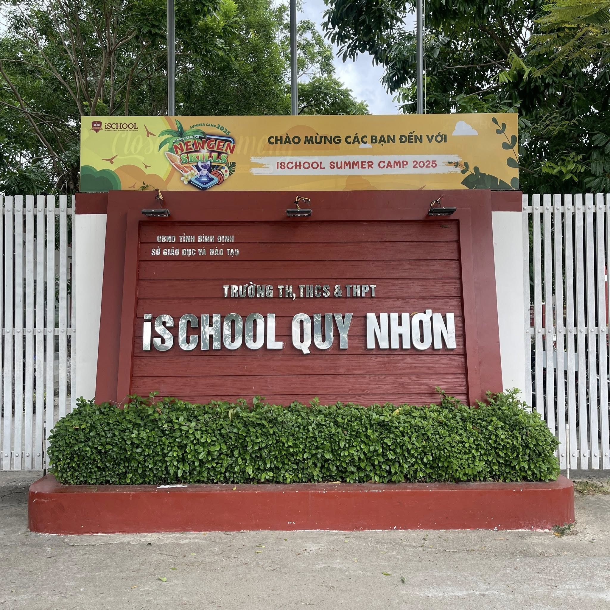 Trường ISchool Quy Nhơn lựa chọn Gạch Terrazzo lát nền khuôn viên – Giải pháp bền đẹp cho công trình giáo dục